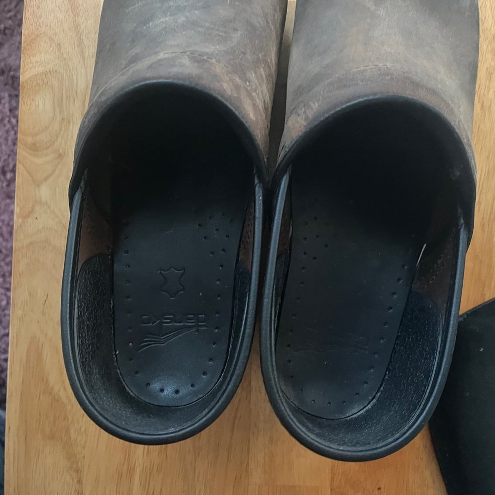 Dansko Size 40 Clogs - image 5